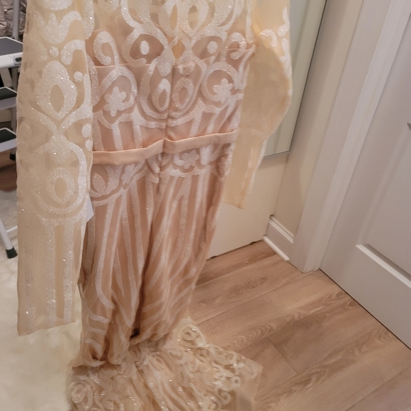 Gown - Picture 5 of 10